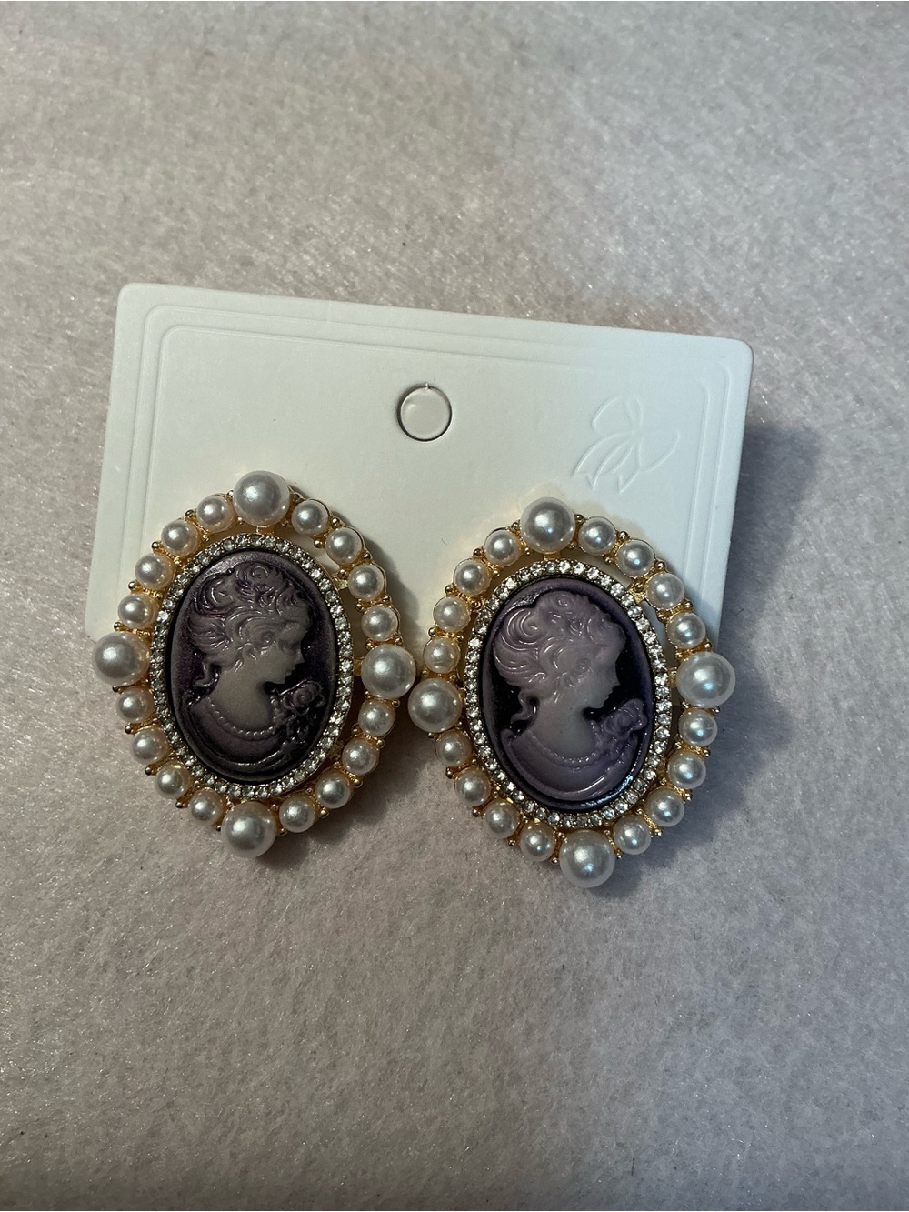 2395-101 Lavender Cameo Pearl-Trim Oval Drop Earrings - Picture 1 of 8